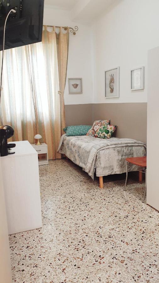 I Mori In Campidoglio Affitta Camere SantʼAgata di Militello Exterior foto