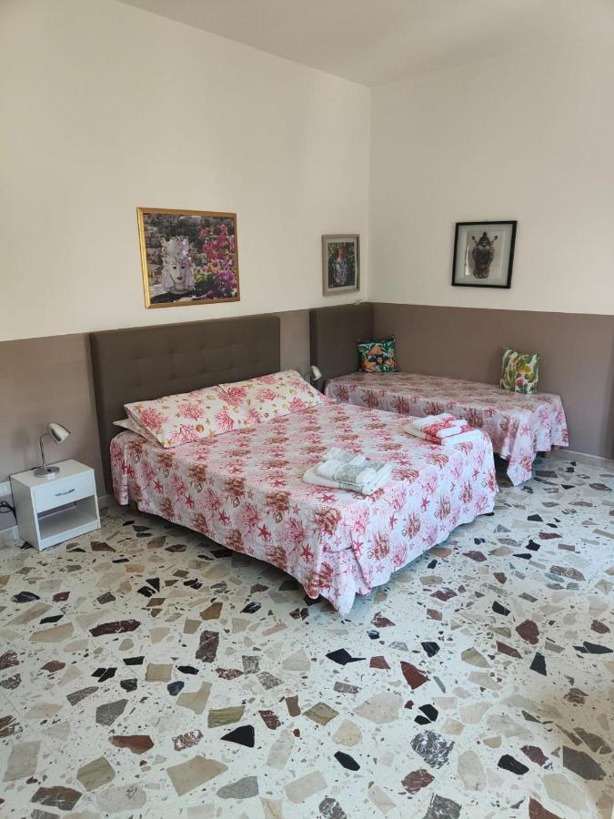I Mori In Campidoglio Affitta Camere SantʼAgata di Militello Exterior foto