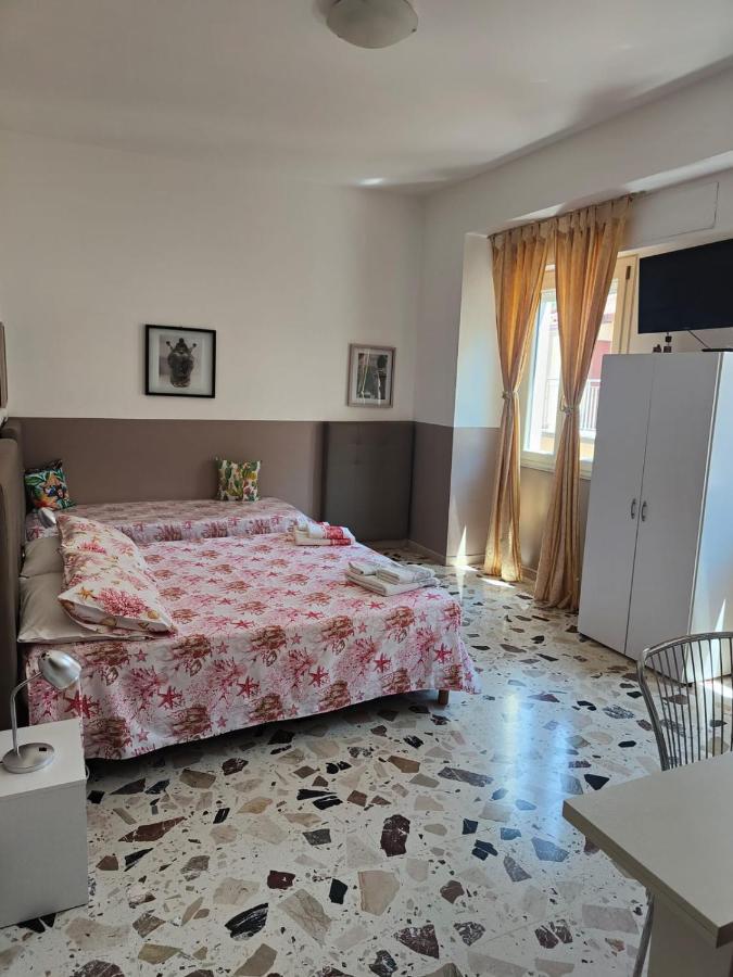 I Mori In Campidoglio Affitta Camere SantʼAgata di Militello Exterior foto